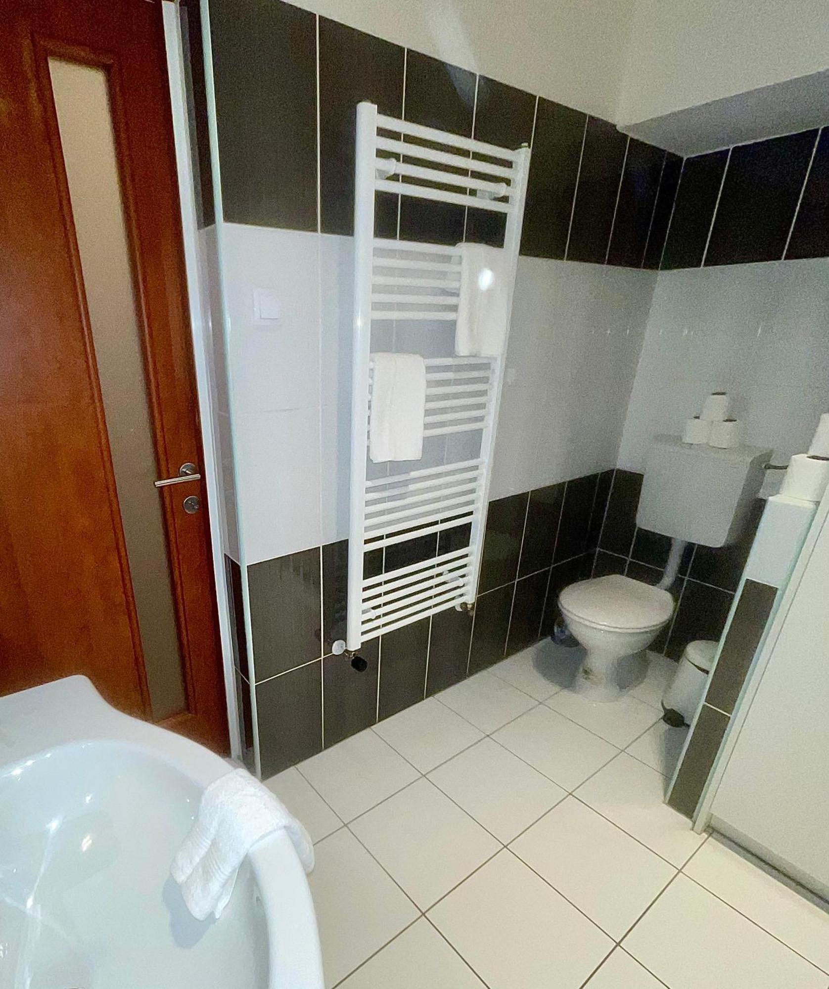 Vivien Apartment Budapest Exterior foto